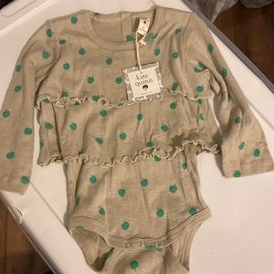 BNWT kate Quinn green apple onesie